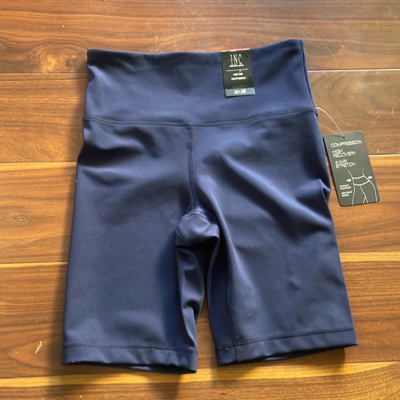 I.N.C High Rise Compression 7” Bike Shorts size XS - Picture 3 of 7